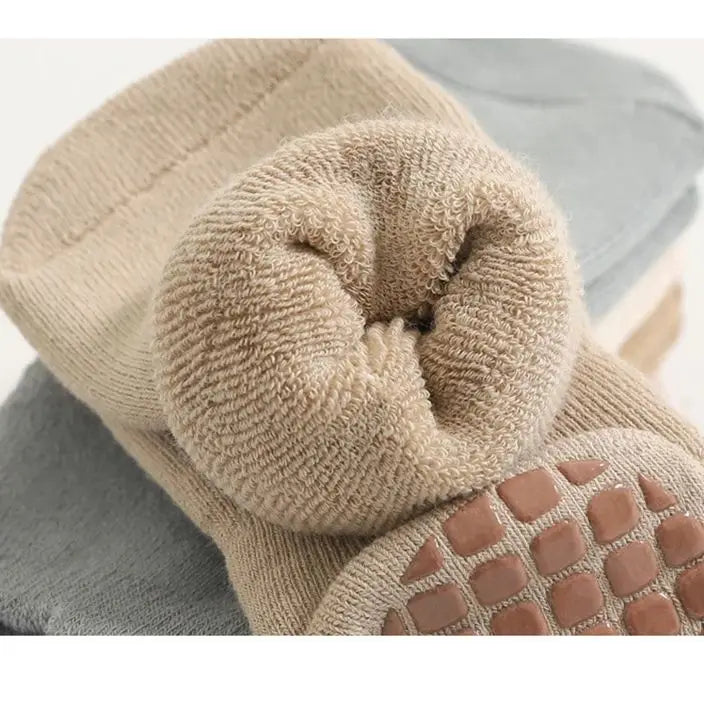 Sophia’s Elegant Grippers
