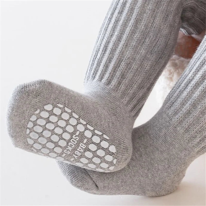 Mia’s Cozy Grippers