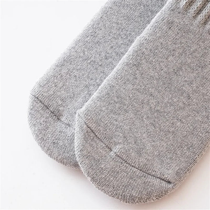 Mia’s Cozy Grippers